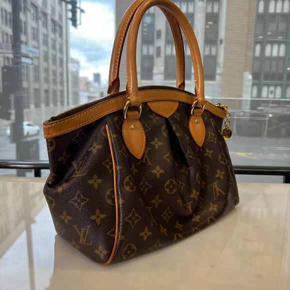 This Louis Vuitton Tivoli PM - Picture 2 of 10